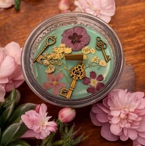 Hand crafted, Wicked Worthy Wax, Unlock heart 7.5 oz candle